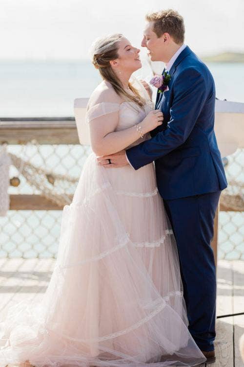 bride and groom, couple, portrait, Disney cruise line, Disney cruise, cruise, castaway cay, wedding pointe