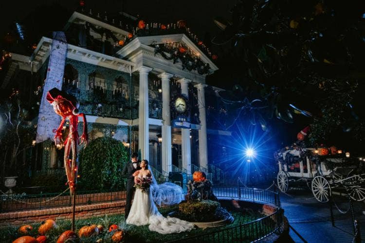bride and groom, couple, portrait, couple portrait, disneyland, disneyland resort, haunted mansion, holiday overlay, halloween