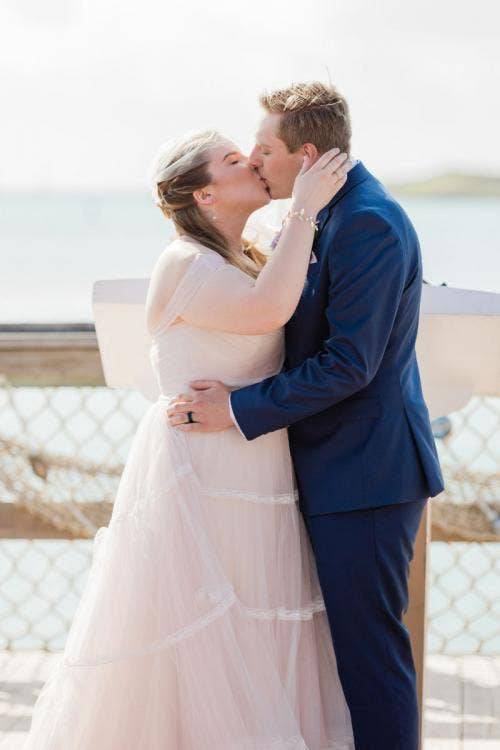 bride and groom, couple, portrait, Disney cruise line, Disney cruise, cruise, castaway cay, wedding pointe