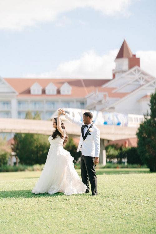 bride and groom, couple, portrait, couple portrait, kiss, grand Floridian, Disney's grand Floridian resort & spa