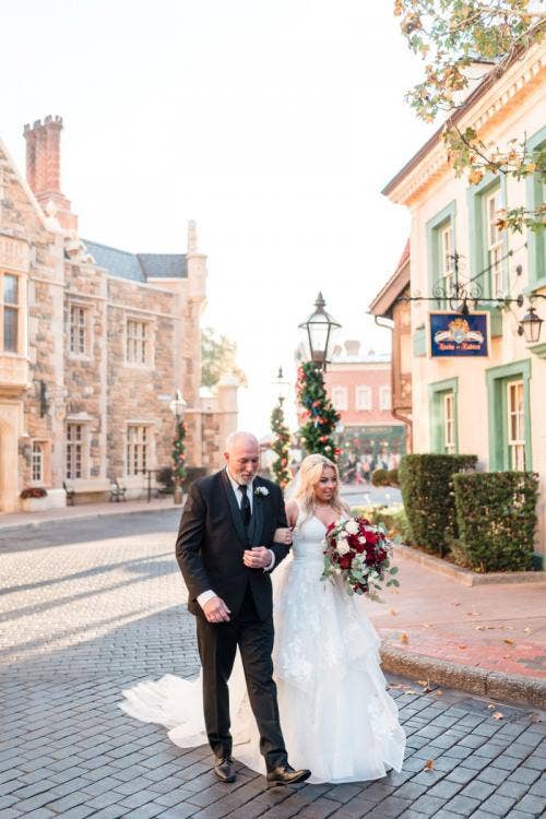 bride, entrance, bridal entrance, wedding ceremony, ceremony, ceremony entrance, Epcot, uk, uk pavilion, uk courtyard, bride and father, father of the bride