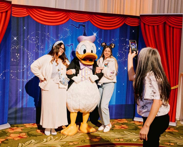 Disney Weddings showcase, Disneyland showcase, Disneyland showcase 2023, showcase, showcase 2023, meet and greet, character, Disney character, Donald Duck