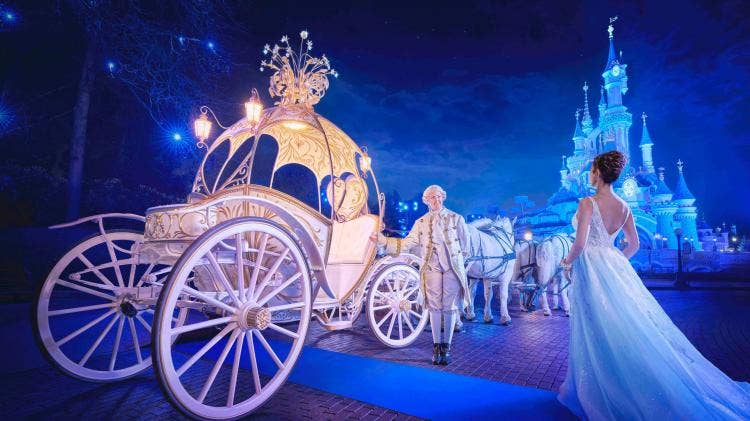 Disney Wedding, Disneyland Paris, Wedding Carriage, Coach, DIsney