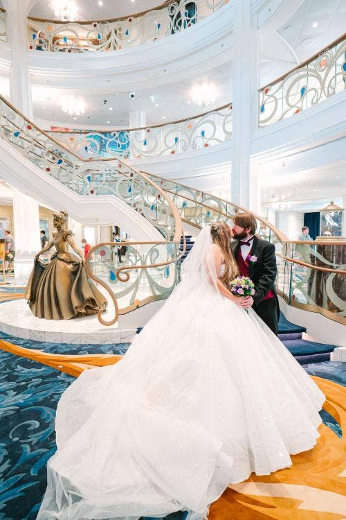 bride and groom, couple, wedding ceremony, ceremony, first kiss, couple kiss, kiss, disney cruise line, cruise line, disney cruise, cruise, disney wish, grand hall, disney wish grand hall