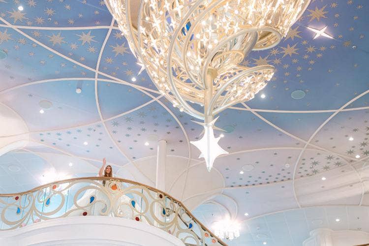 bride, wedding ceremony, walking down aisle, entrance, bridal entrance, ceremony entrance, grand staircase, grand hall, disney cruise line, cruise, cruise line, disney cruise, disney wish, chandelier, wedding ceremony, ceremony