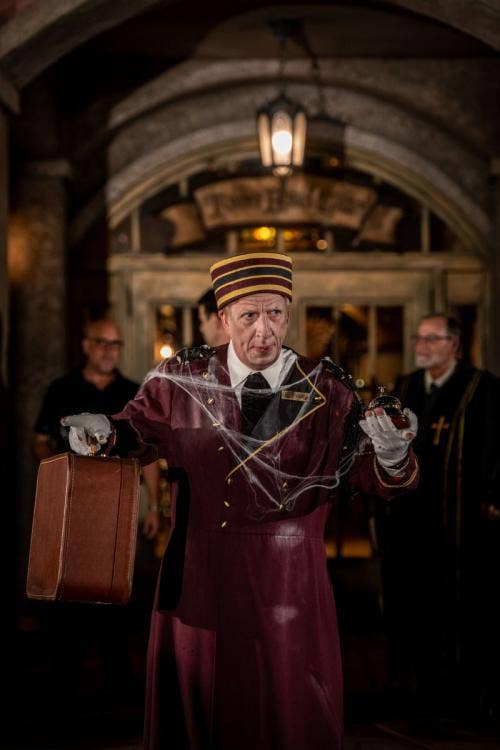 entertainment, entertainer, guest actor, halloween, tower of terror, hollywood studios, bellhop, tower of terror bellhop
