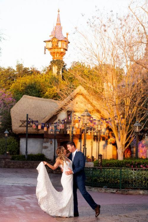 bride and groom, couple, portrait, couple portrait, magic kingdom, tangled, tangled area, park portrait, park portrait session