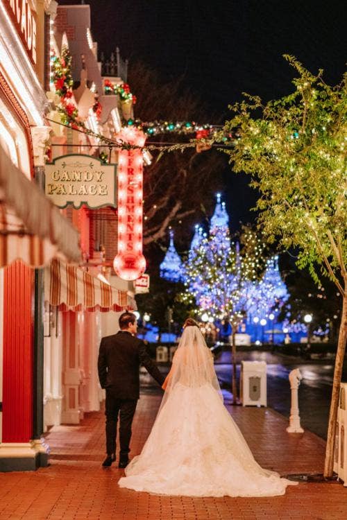 bride and groom, couple, portrait, couple portrait, Disneyland, Disneyland Park, Main Street, christmas, Christmastime, christmas tree