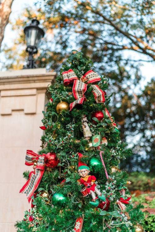 decor, EPCOT, uk, uk pavilion, Christmas decor, holiday, holiday decor, Christmas tree