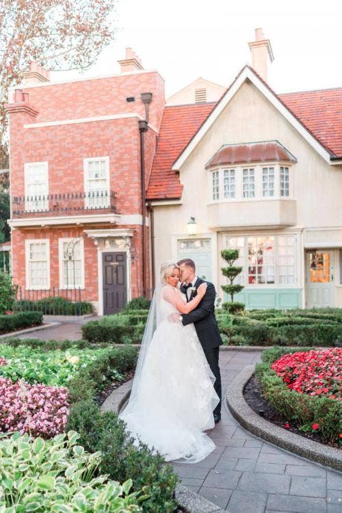 Bride and groom, couple, portrait, couple portrait, epcot, uk, uk pavilion