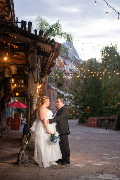 bride and groom, couple, portrait, couple portrait, DAK, animal Kingdom, Everest, park portrait, park portrait session