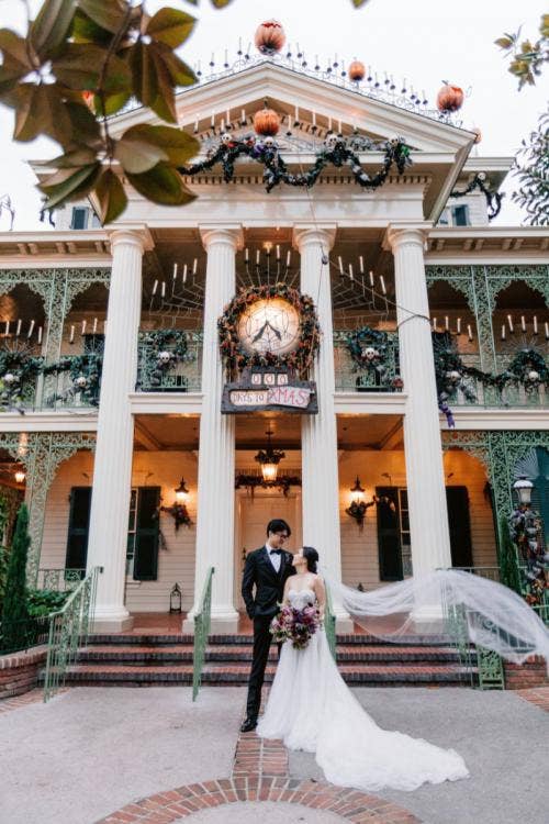 bride and groom, couple, portrait, couple portrait, disneyland, haunted mansion, halloween, halloween decor, holiday overlay, haunted mansion holiday