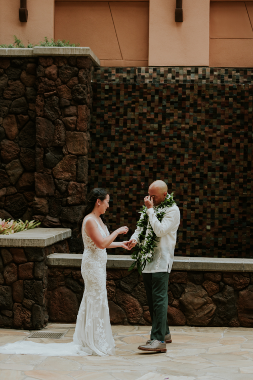 bride and groom, first look, bride and groom portraits, aulani, alauni resort, kipuka courtyard, kipuka, lei, traditional lei, hawaii, hawaiian wedding, aulani wedding