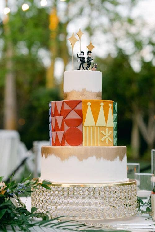 groom groom, wedding cake, cake, retro theme, retro, colorful decor, retro decor, disneyland, disneyland hotel, adventure lawn
