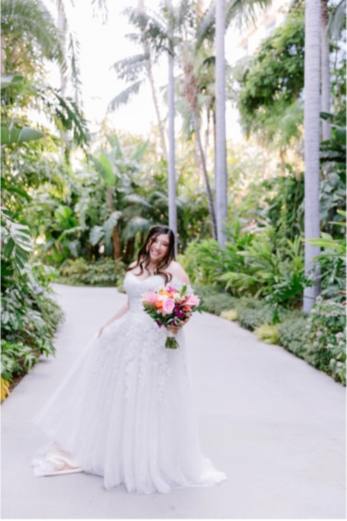 bride, bridal portrait, tropical wedding, tropical flowers, bridal bouquet, tropical bouquet, wedding ceremony