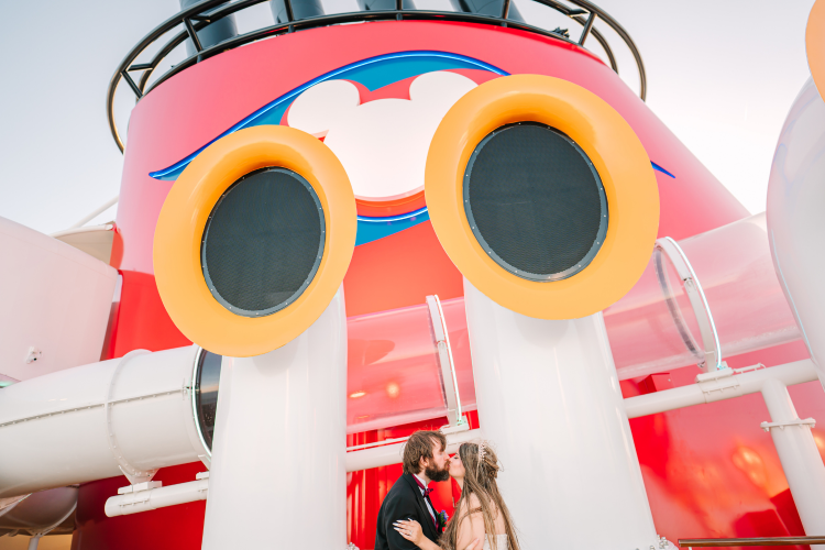 bride and groom, couple, portrait, couple portrait, disney cruise line, cruise line, disney cruise, cruise line wedding, disney wish, kiss, couple kiss