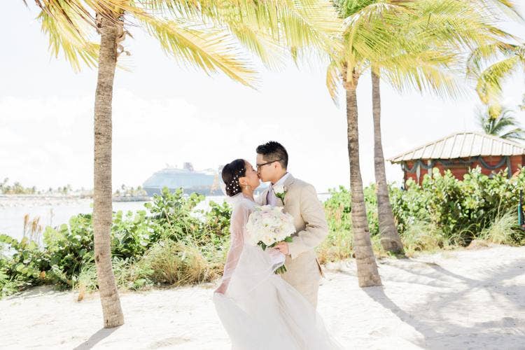 couple, portrait, castaway cay, kiss, Disney Cruise Line, cruise wedding