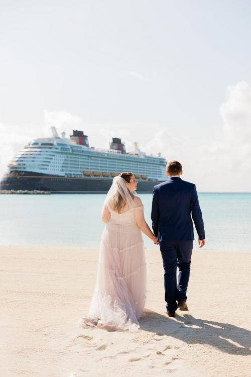 bride and groom, couple, portrait, Disney cruise line, cruise, cruise line, cruise ship, beach, castaway cay