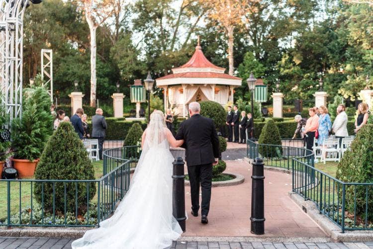 bride, bride entrance, bride and father, father of the bride, entrance, grand entrance, ceremony entrance, Epcot, uk, uk pavilion, uk courtyard