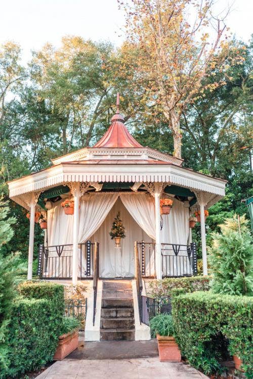 venue shot, venue, epcot, uk, uk pavilion, uk courtyard, uk gazebo, gazebo, Christmas, holiday, holiday decor, Christmas decor