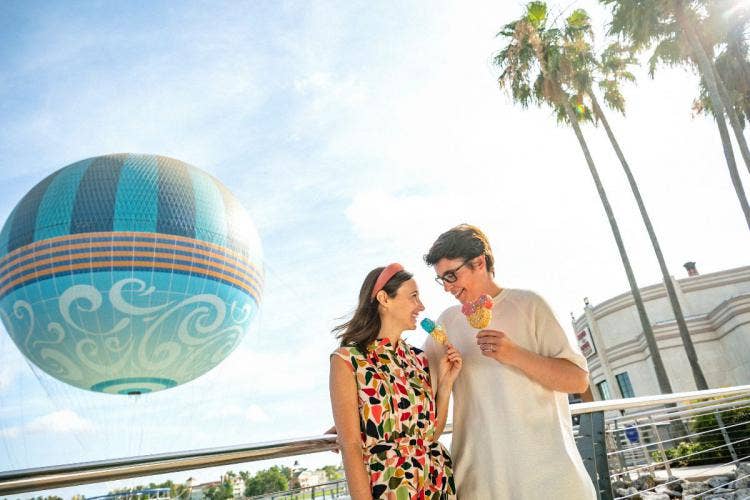 couple, Disney Springs, hot air balloon, aerophile, Disney world