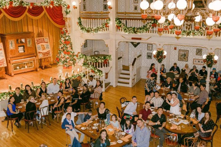 bride and groom, wedding party, wedding guests, rehearsal dinner, dinner, magic, magic kingdom, diamond horseshoe, Christmas, Christmastime