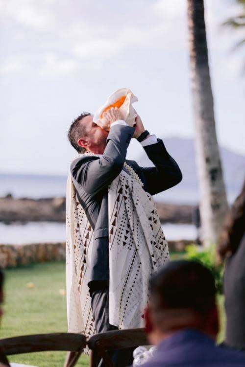 wedding ceremony, ceremony, conch, conch blow, Hawaiian culture, Aulani, Hawaii, lanikuhonua