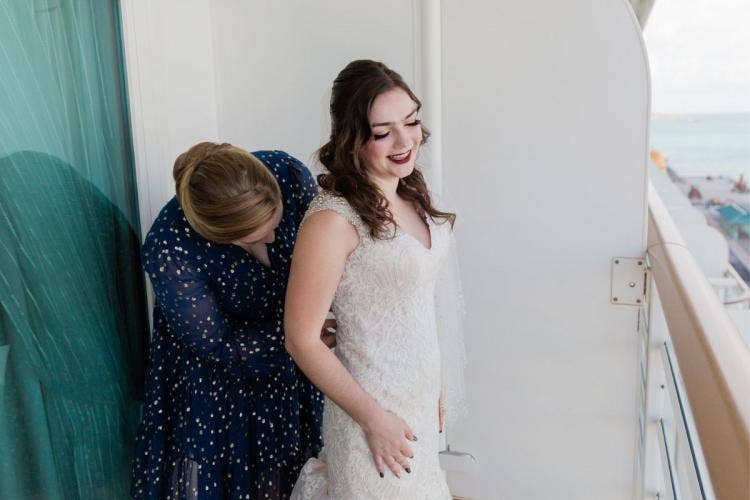 bride, getting ready, bridal portrait, disney cruise line, cruise, cruise line, disney cruise, disney dream, cruise wedding