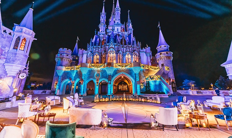 Armchairs and sofas are set up in a circle around the courtyard behind Cinderella Castle in Fantasyland