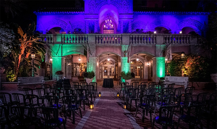 Rows of chairs facing the Hollywood Tower Hotel