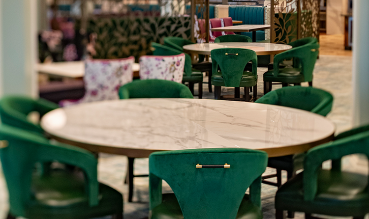 Several tables and chairs in the dining area at Cítricos restaurant